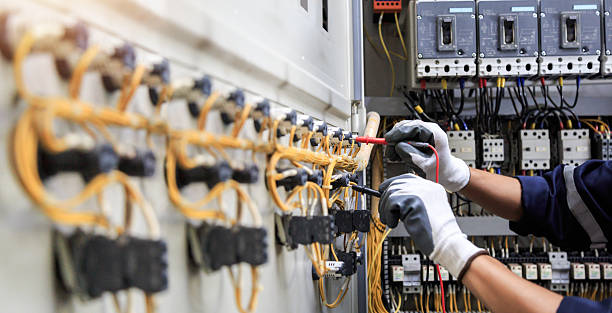 Professional Electrician technician working in Waverly, IA